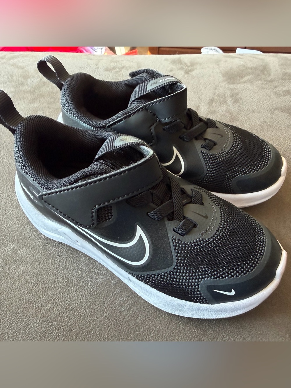 Nike Cosmic Runner Kids Black White Velcro Running Shoes 9c